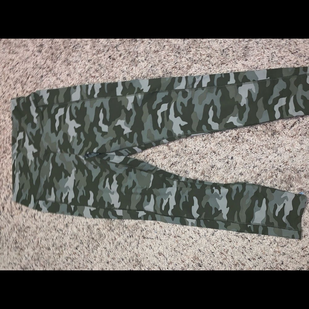 VS/ PINK camo leggings